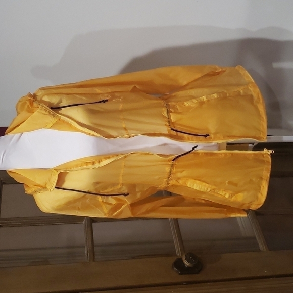 Marika Buff Yellow Windbreaker Nwt - Picture 1 of 10